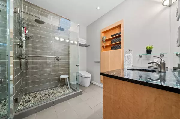 2140 Pemberton AVE North Vancouver, BC V7P 2T1