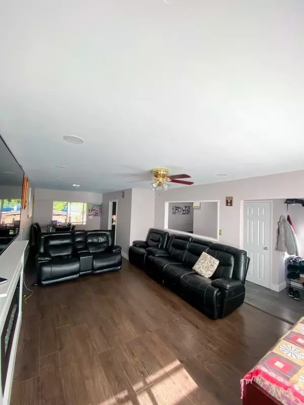 Surrey, BC V3T 2Y6,9864 128 ST