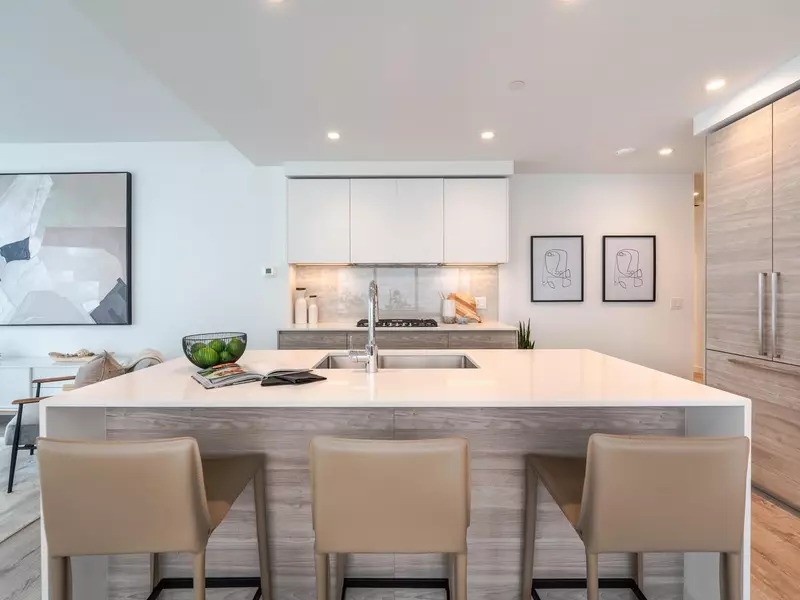 680 Quayside DR #3004, New Westminster, BC V3M 0P2