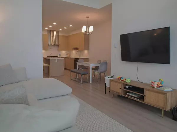 Burnaby, BC V3N 0J5,7799 17th ST #406