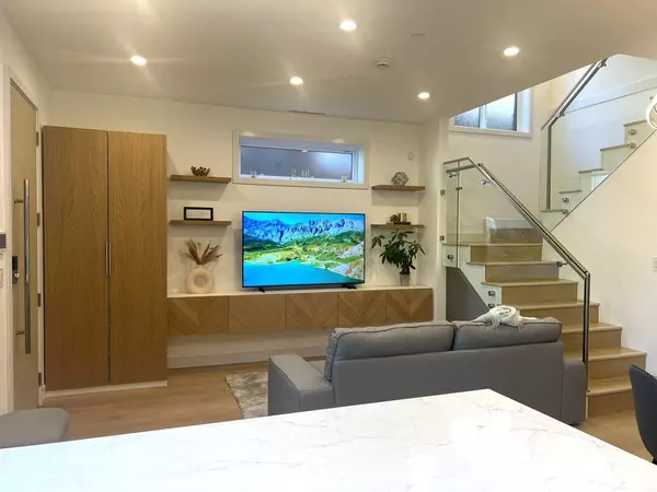 2838 Turner ST #1, Vancouver, BC V5K 2G5