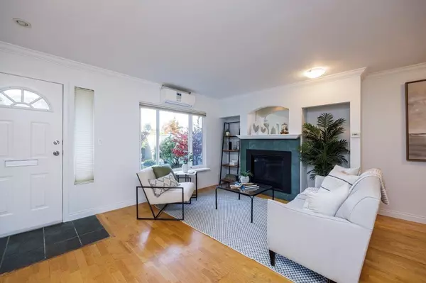 1544 Sutherland AVE North Vancouver, BC V7L 4B5