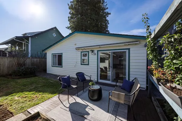 1544 Sutherland AVE North Vancouver, BC V7L 4B5