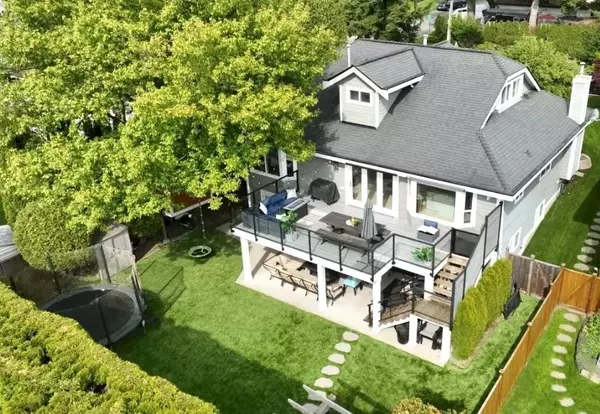 1033 164 ST, Surrey, BC V4A 4Y6
