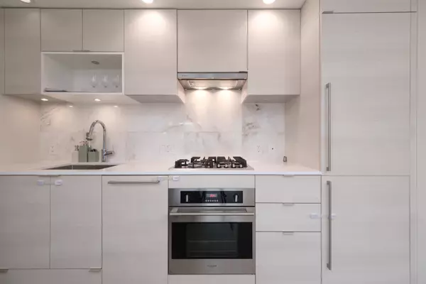 602 Como Lake AVE #306, Coquitlam, BC V3J 0G2