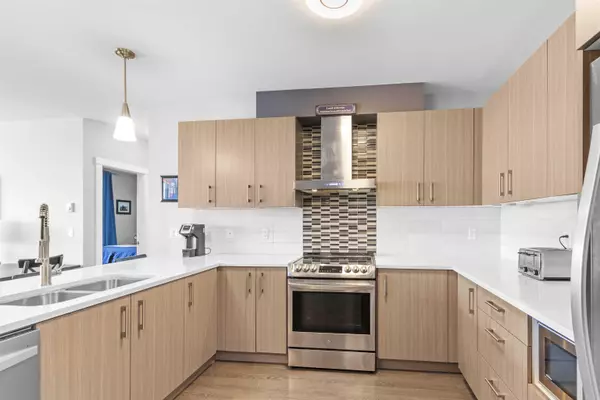 Port Coquitlam, BC V3C 0E3,2460 Kelly AVE #404