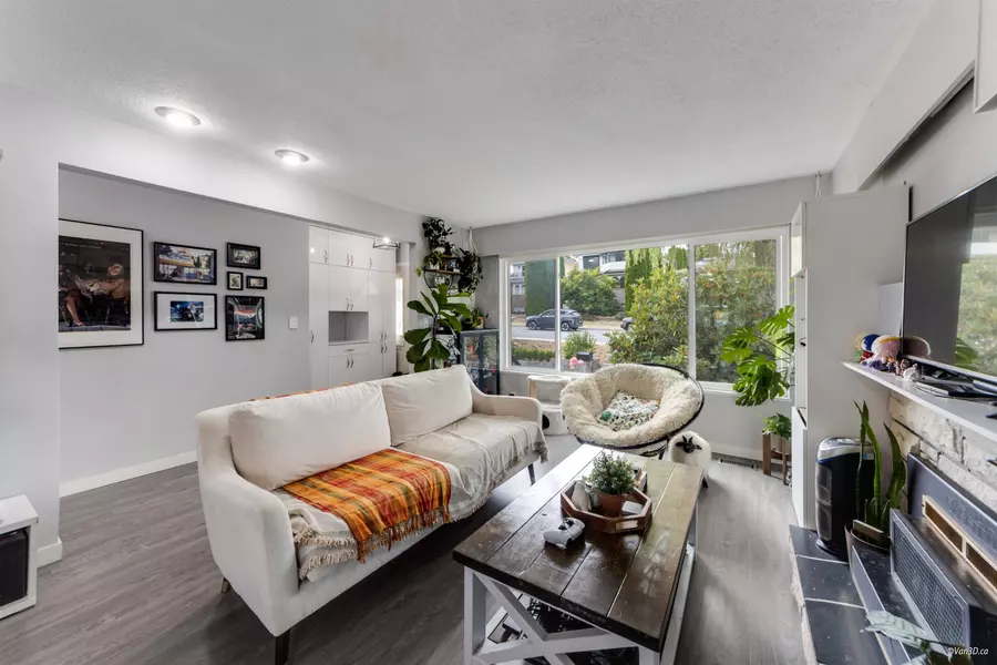 10 N Stratford AVE, Burnaby, BC V5B 1K9