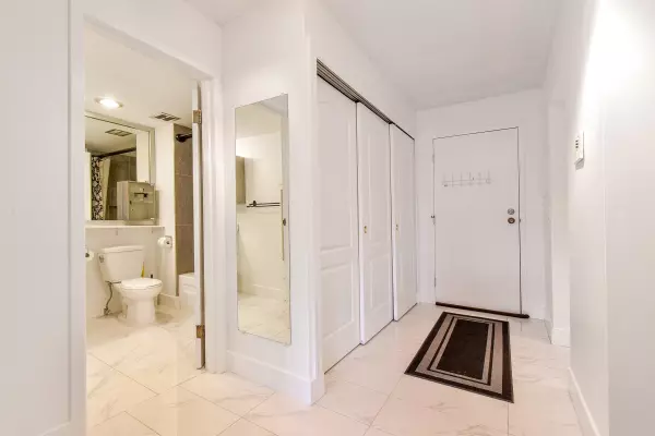 White Rock, BC V4B 4B2,1320 Fir ST #307