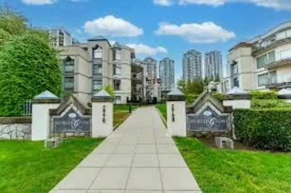 2968 Burlington DR #304, Coquitlam, BC V3B 7N4