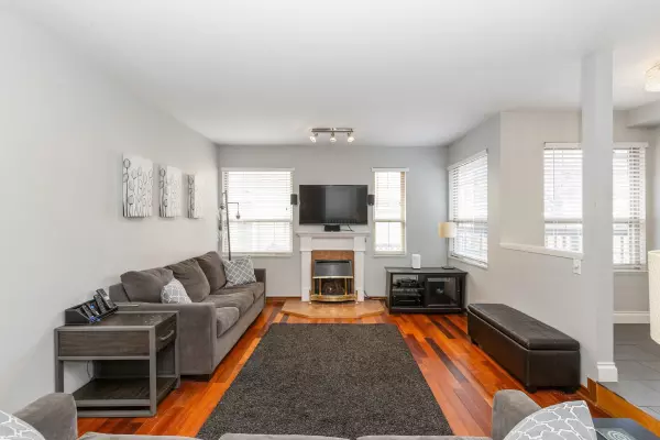 Coquitlam, BC V3K 2N6,1020 Stewart AVE