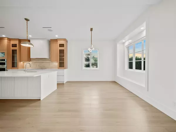 6067 44a AVE Ladner, BC V4K 4C8
