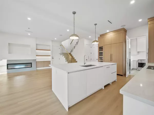 6067 44a AVE Ladner, BC V4K 4C8