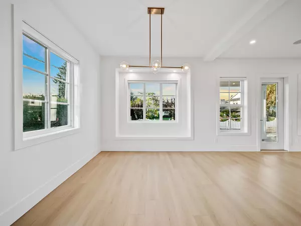 6067 44a AVE Ladner, BC V4K 4C8