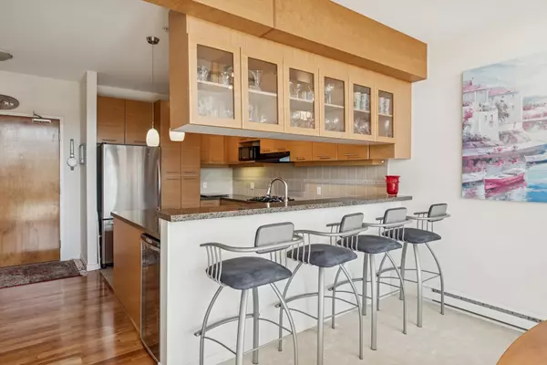 560 Raven Woods DR #509 North Vancouver, BC V7G 2T3
