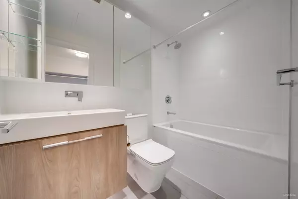 1955 Alpha WAY #3907 Burnaby, BC V5C 0K6