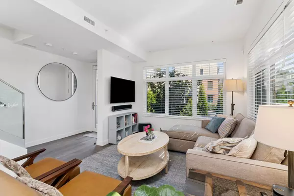 North Vancouver, BC V7P 0B8,1960 Glenaire DR #19