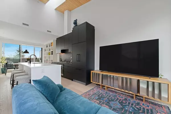 650 E 2nd ST #201 North Vancouver, BC V7M 1E3