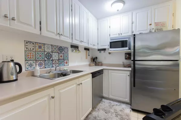 Squamish, BC V8B 0M3,40180 Willow CRES #E210