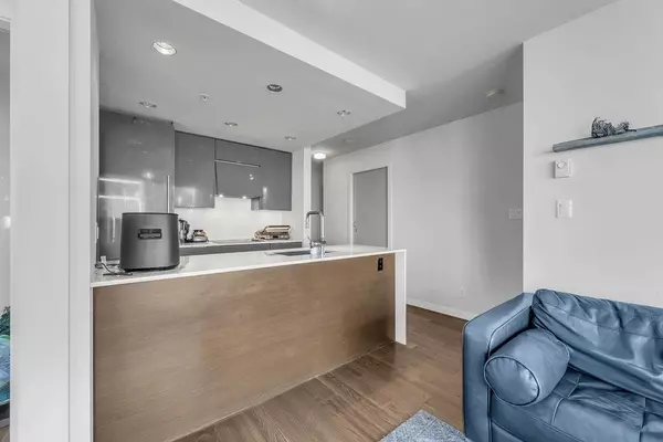 Vancouver, BC V6B 0K9,161 W Georgia ST #909