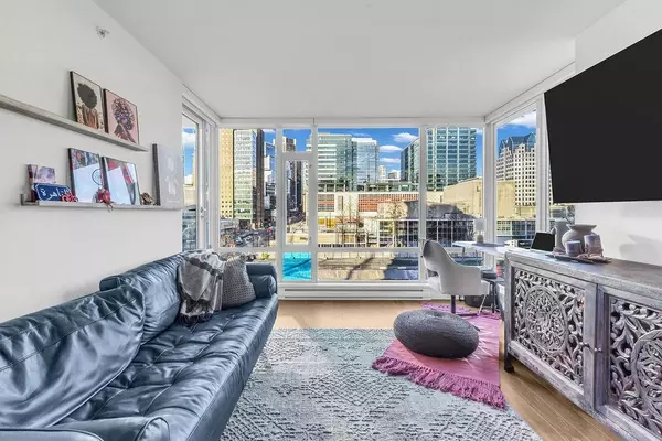 161 W Georgia ST #909, Vancouver, BC V6B 0K9