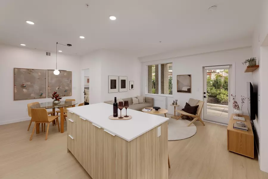 2450 Garden DR #308, Vancouver, BC V5N 1W8