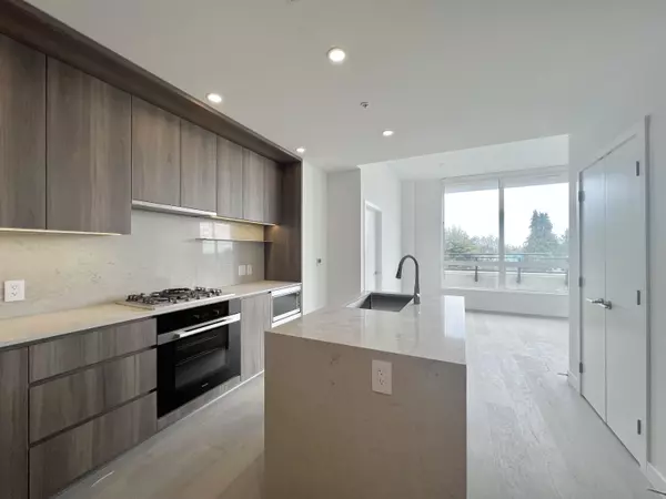 Vancouver, BC V5Z 2Z7,5212 Cambie ST #501