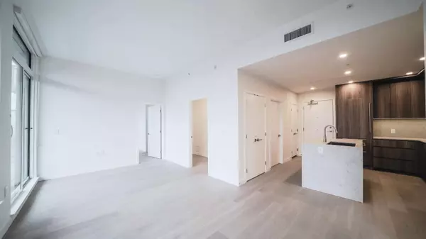 Vancouver, BC V5Z 2Z7,5212 Cambie ST #501