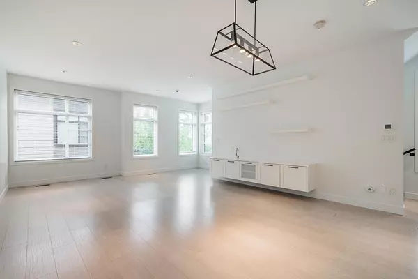 Surrey, BC V4N 6V9,7127 193a ST #9