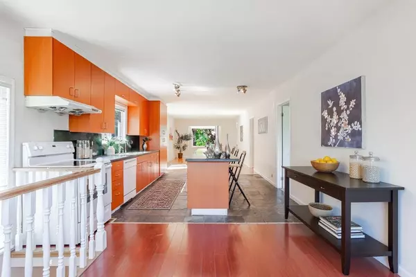 Vancouver, BC V6P 1X7,866 W 59th AVE