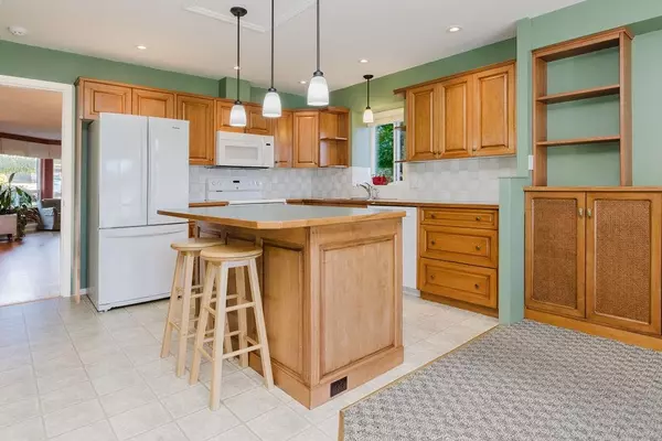 Sechelt, BC V7Z 0B7,4963 Laurel AVE