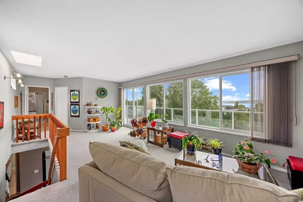 White Rock, BC V4B 2A3,15856 Buena Vista AVE