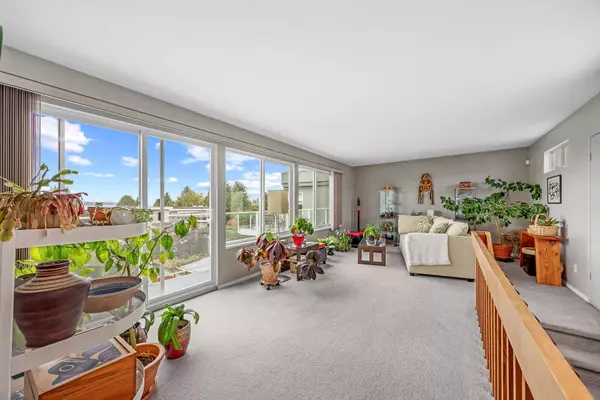 White Rock, BC V4B 2A3,15856 Buena Vista AVE