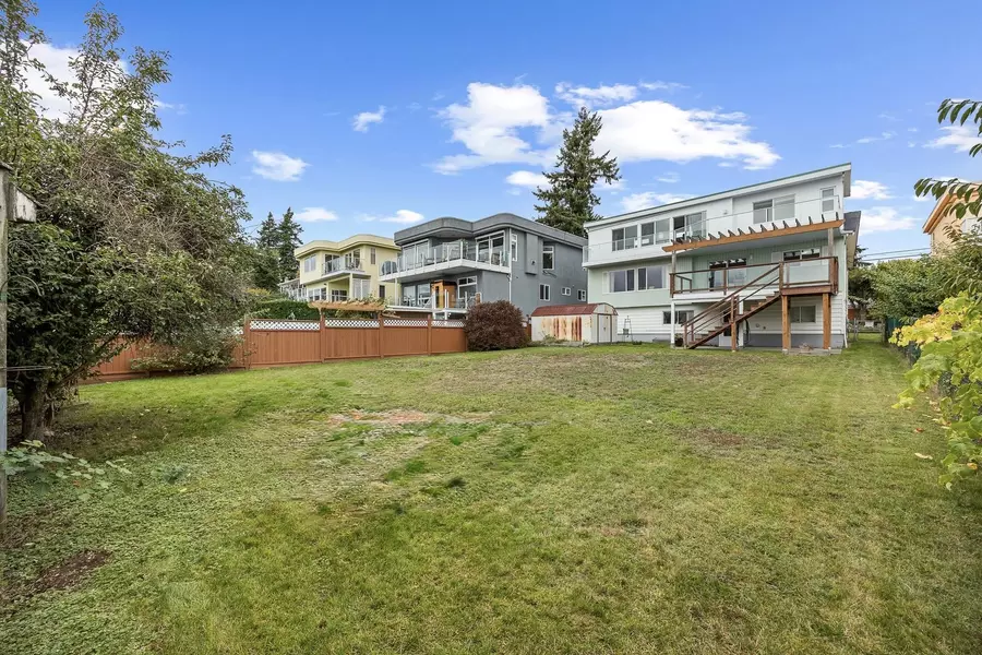 15856 Buena Vista AVE, White Rock, BC V4B 2A3
