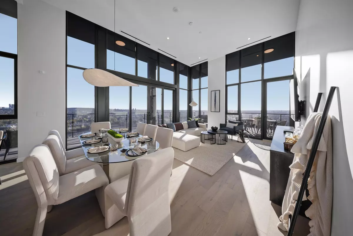 Burnaby, BC V5C 0N7,2186 Gilmore AVE #5104