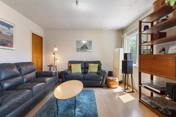 Vancouver, BC V5N 1L9,1737 E 5th AVE