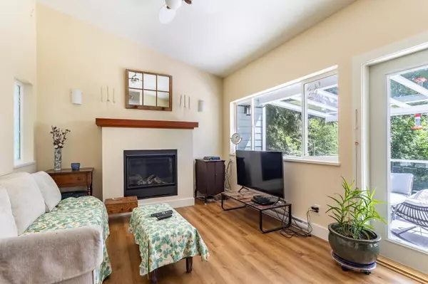 Gibsons, BC V0N 1V3,914 Gower Point RD