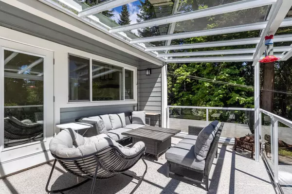 914 Gower Point RD, Gibsons, BC V0N 1V3