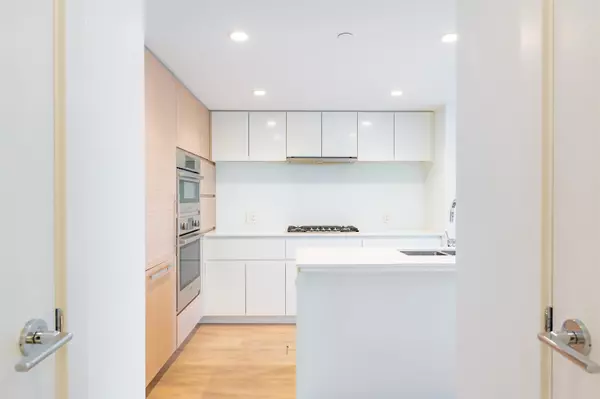 Richmond, BC V7C 0C7,5508 Hollybridge WAY #1410