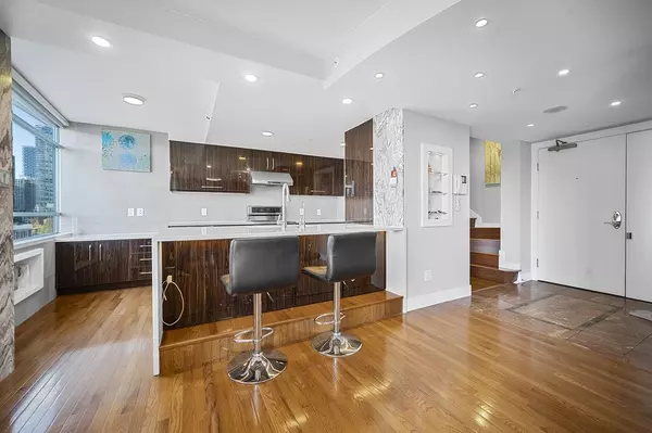 Vancouver, BC V6Z 2W5,1288 Marinaside CRES #PH1003