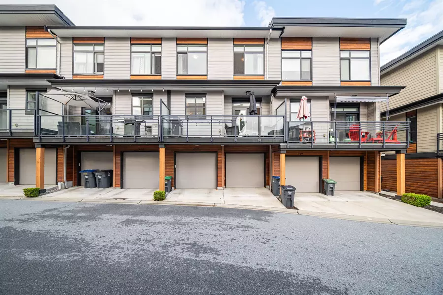16488 64 AVE #220, Surrey, BC V3S 6X6