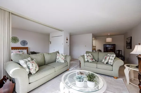 Burnaby, BC V5H 4A1,6669 Telford AVE #213