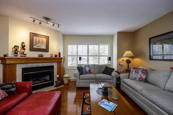 North Vancouver, BC V7M 1T7,261 W 16th ST #2