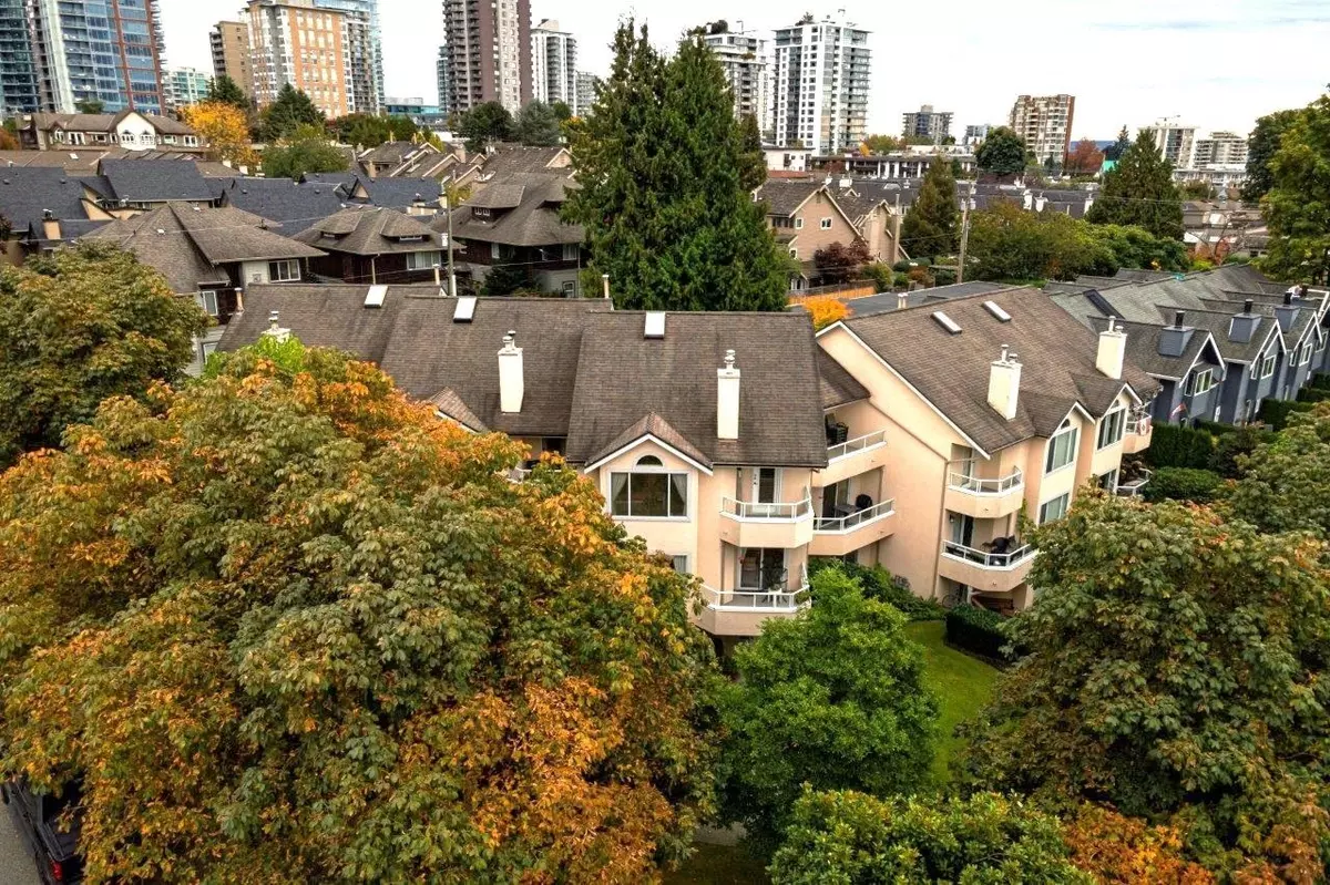 North Vancouver, BC V7M 1T7,261 W 16th ST #2