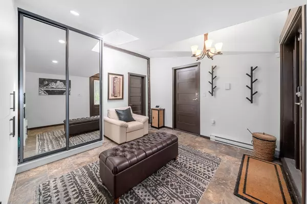 North Vancouver, BC V7H 1L7,2540 Boswell AVE