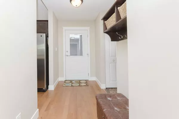 Gibsons, BC V0N 1V8,518 Shaw RD #201