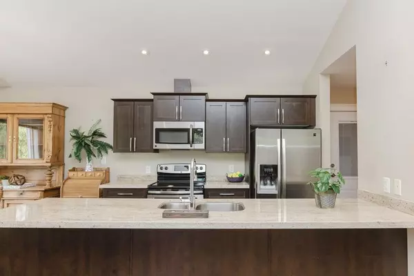 Gibsons, BC V0N 1V8,518 Shaw RD #201