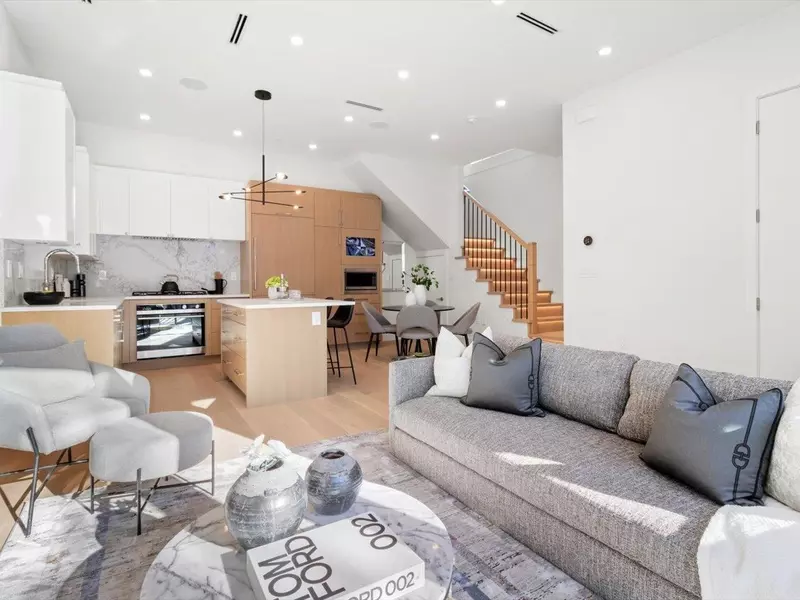 4687 W 15th Ave AVE, Vancouver, BC V6R 3B5