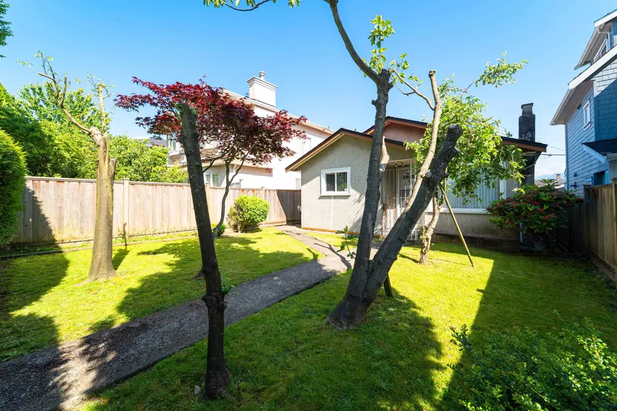 3089 E 1st AVE, Vancouver, BC V5M 1B3