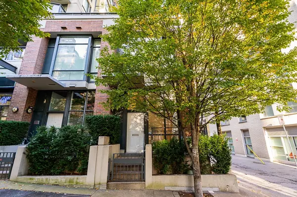 Vancouver, BC V6B 5H7,555 Helmcken ST