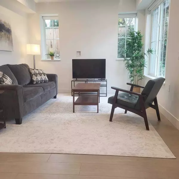 Vancouver, BC V6P 0K6,922 W 49th AVE